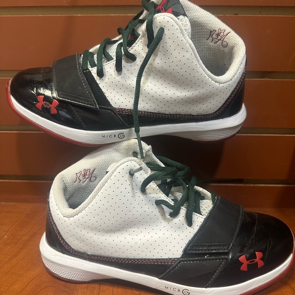 Under Armour Black and White Sneakers with Modern Design - Picture 3 of 7